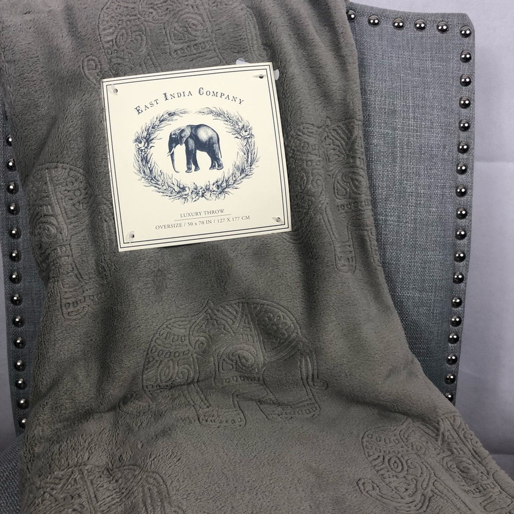 East India Company Luxury Throw Blanket - Picture 3 of 4